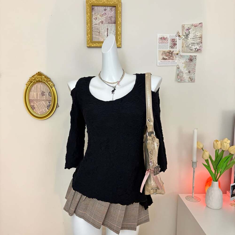 snoskins womens black cold shoulder textured 3 4 sleeve top scoop neck size medi